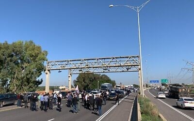 Arab Israeli lawmakers and demonstrators block Route 6 in protest of what they allege is government inaction in the face of violence in Arab cities and towns (Credit: Joint List) Arab Israeli lawmakers and demonstrators block Route 6 in protest of what they allege is government inaction in the face of violence in Arab cities and towns (Credit: Joint List)