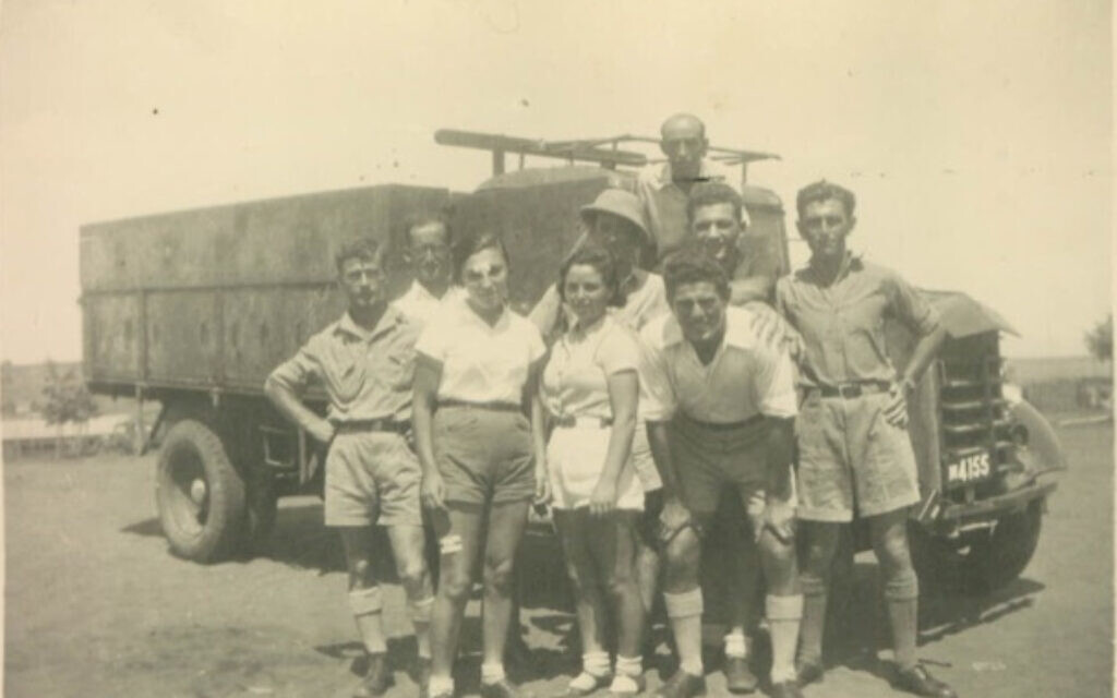 Zalman (front right) with 'Slovak Quartet' paratroopers he helped train in 1940s. Woman in the middle may be Haviva Reik along with Surica Braverman and Zvi Ben Yaakov in back and possibly Reuven Dafni on right. (Courtesy of David Baron)