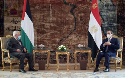 Palestinian Authority President Mahmoud Abbas (L) meets with Egyptian President Abdul Fattah el-Sissi, in Cairo on November 30, 2020. (WAFA Images/Thayer Ghanayem)