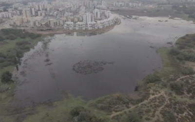 Heavy rains form a temporary lake in the city of Ashkelon, December 17, 2020. (Screen capture: Twitter/Shuki Amzaleg)