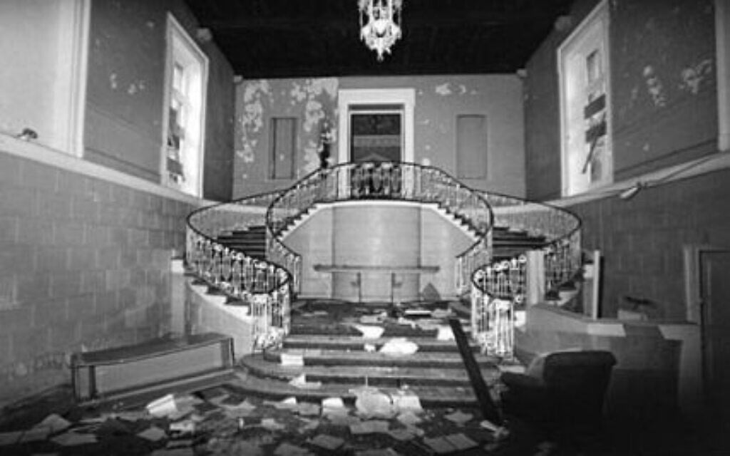 Oheka Castle before restoration in the 1980s (courtesy)