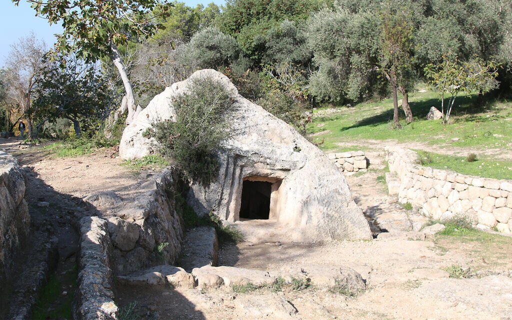 An ancient residential cave in the Ayalon Canada Park. (Shmuel Bar-Am)