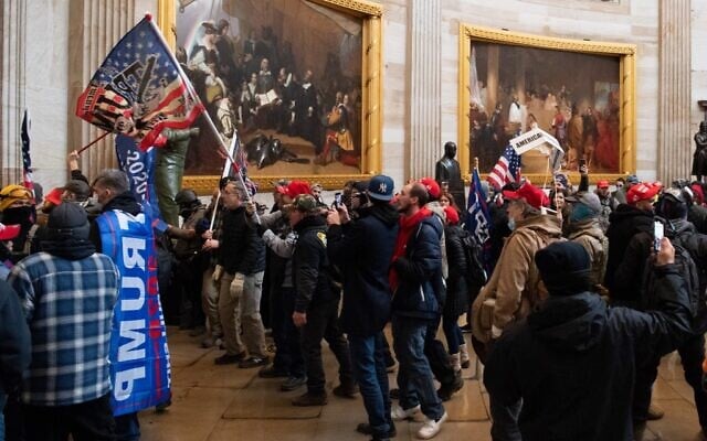 Supporters of US President Donald Trump protest in the US Capitol Rotunda on January 6, 2021, in Washington, DC. - Demonstrators breeched security and entered the Capitol as Congress debated the a 2020 presidential election Electoral Vote Certification. (SAUL LOEB / AFP) Supporters of US President Donald Trump protest in the US Capitol Rotunda on January 6, 2021, in Washington, DC. - Demonstrators breeched security and entered the Capitol as Congress debated the a 2020 presidential election Electoral Vote Certification. (SAUL LOEB / AFP)