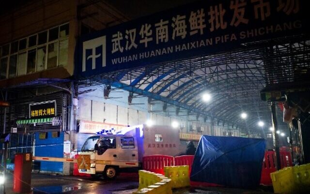 This file photo taken on January 11, 2020 shows members of staff of the Wuhan Hygiene Emergency Response Team leaving the closed Huanan Seafood Wholesale Market in the city of Wuhan, in Hubei, Province (NOEL CELIS / AFP) This file photo taken on January 11, 2020 shows members of staff of the Wuhan Hygiene Emergency Response Team leaving the closed Huanan Seafood Wholesale Market in the city of Wuhan, in Hubei, Province (NOEL CELIS / AFP)