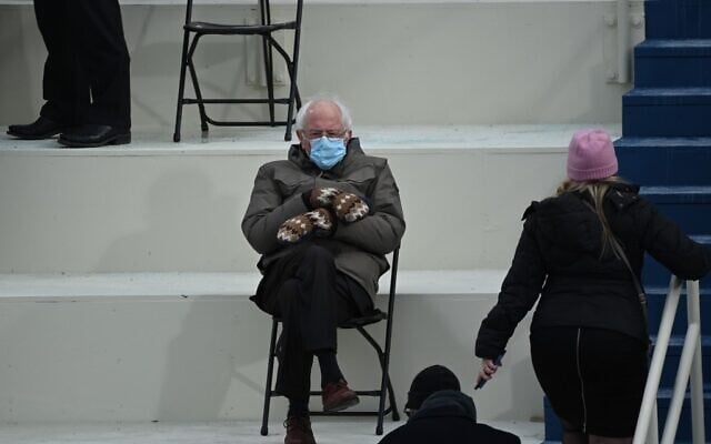 Former presidential candidate, Senator Bernie Sanders (D-Vermont) sits in the bleachers on Capitol Hill before Joe Biden is sworn in as the 46th US President on January 20, 2021, at the US Capitol in Washington, DC. (Photo by Brendan SMIALOWSKI / AFP) Former presidential candidate, Senator Bernie Sanders (D-Vermont) sits in the bleachers on Capitol Hill before Joe Biden is sworn in as the 46th US President on January 20, 2021, at the US Capitol in Washington, DC. (Photo by Brendan SMIALOWSKI / AFP)
