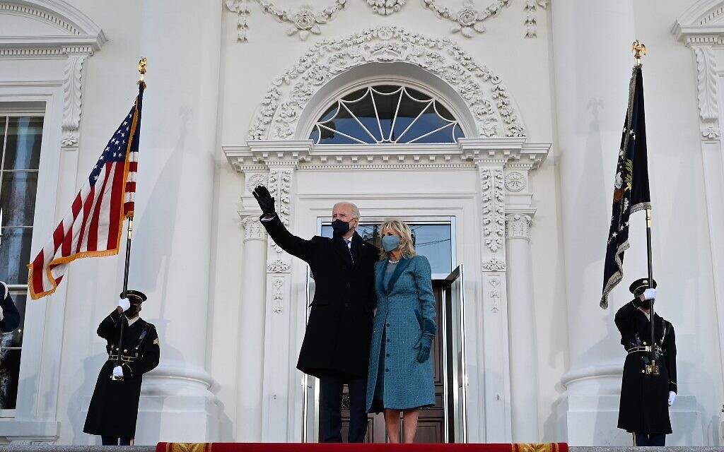 US President Joe Biden and First Lady Jill Biden arrive at the White House in Washington, DC, on January 20, 2021. (Jim WATSON / AFP)