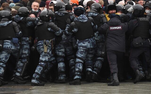 Police try to disperse protesters during a rally in support of jailed opposition leader Alexei Navalny in downtown Moscow on January 23, 2021. (Natalia Kolesnikova/AFP)