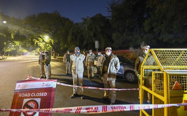 Police close off a street after an explosion near the Israeli embassy in New Delhi on January 29, 2021. (Photo by Sajjad HUSSAIN / AFP) Police close off a street after an explosion near the Israeli embassy in New Delhi on January 29, 2021. (Photo by Sajjad HUSSAIN / AFP)