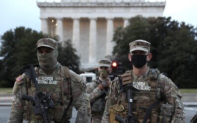 Members of the Florida National Guard stand guard outside of the Lincoln Memorial on January 16, 2021 in Washington, DC. (Joe Raedle/Getty Images/AFP)