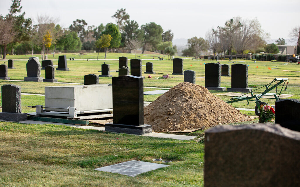 Graves at the Groman Eden Mortuary at Eden Memorial Park in Mission Hills, California. (Anthony Lampe/ via JTA)