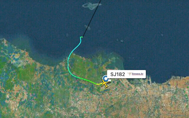 This radar image shows the flight path of Indonesian Sriwijaya Air Flight 182 before it dropped off radar, Jan. 9, 2021 (Flightradar24.com via AP) This radar image shows the flight path of Indonesian Sriwijaya Air Flight 182 before it dropped off radar, Jan. 9, 2021 (Flightradar24.com via AP)