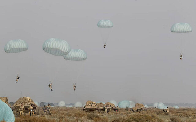 This photo released on January 19, 2021, by the Iranian Army, shows paratroopers parachuting during a military drill. (Iranian Army via AP) This photo released on January 19, 2021, by the Iranian Army, shows paratroopers parachuting during a military drill. (Iranian Army via AP)