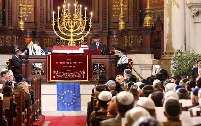 Illustrative: People attend a ceremony at the main synagogue of Brussels, June 4, 2008. (Geert Vanden Wijngaert/AP)