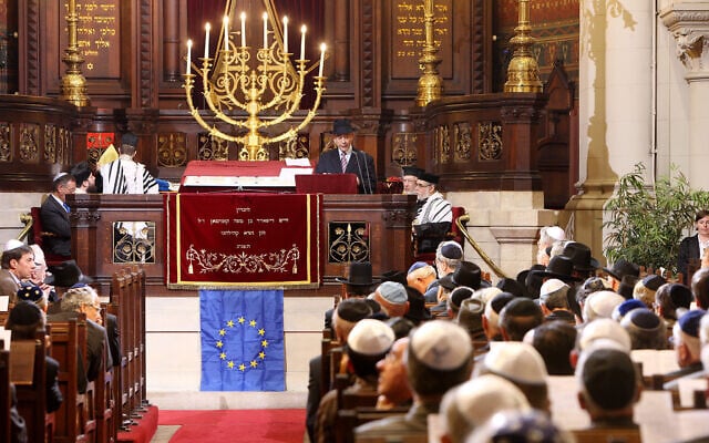 Illustrative: People attend a ceremony at the main synagogue of Brussels, June 4, 2008. (Geert Vanden Wijngaert/AP) Illustrative: People attend a ceremony at the main synagogue of Brussels, June 4, 2008. (Geert Vanden Wijngaert/AP)