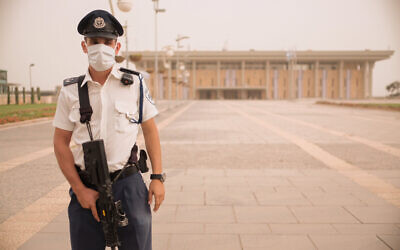 A member of the Knesset Guard stands at his position, with a face cover, at the Knesset in Jerusalem, on September 9, 2015. (Yaniv Nadav/Flash90/File) A member of the Knesset Guard stands at his position, with a face cover, at the Knesset in Jerusalem, on September 9, 2015. (Yaniv Nadav/Flash90/File)