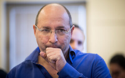 Then-Histadrut chairman Avi Nissenkorn at the National Labor Court in Jerusalem on December 5, 2017. (Yonatan Sindel/Flash90)