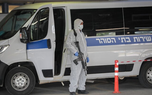 Prison guards wearing protective clothing transport a prisoner suspected of having the coronavirus, at Shaare Zedek Medical Center in Jerusalem, on March 30, 2020. (Yossi Zamir/Flash90) Prison guards wearing protective clothing transport a prisoner suspected of having the coronavirus, at Shaare Zedek Medical Center in Jerusalem, on March 30, 2020. (Yossi Zamir/Flash90)