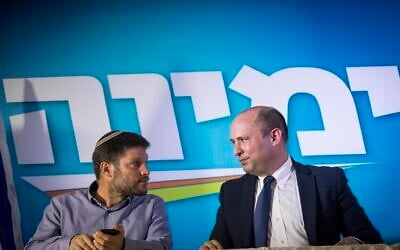 Naftali Bennett (R) and Bezalel Smotrich of the right-wing Yamina party hold a press conference in Jerusalem on May 14, 2020. (Yonatan Sindel/Flash90)