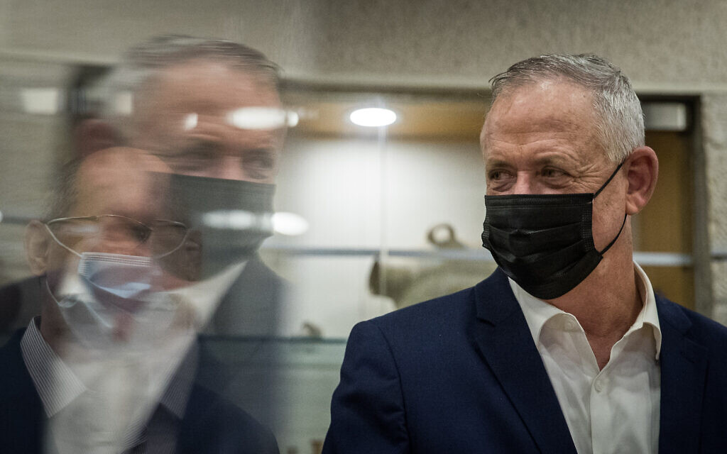 Alternate Prime Minister and Minister of Defense Benny Gantz visits at the Jerusalem Municipality on November 10, 2020. (Yonatan Sindel/Flash90) Alternate Prime Minister and Minister of Defense Benny Gantz visits at the Jerusalem Municipality on November 10, 2020. (Yonatan Sindel/Flash90)