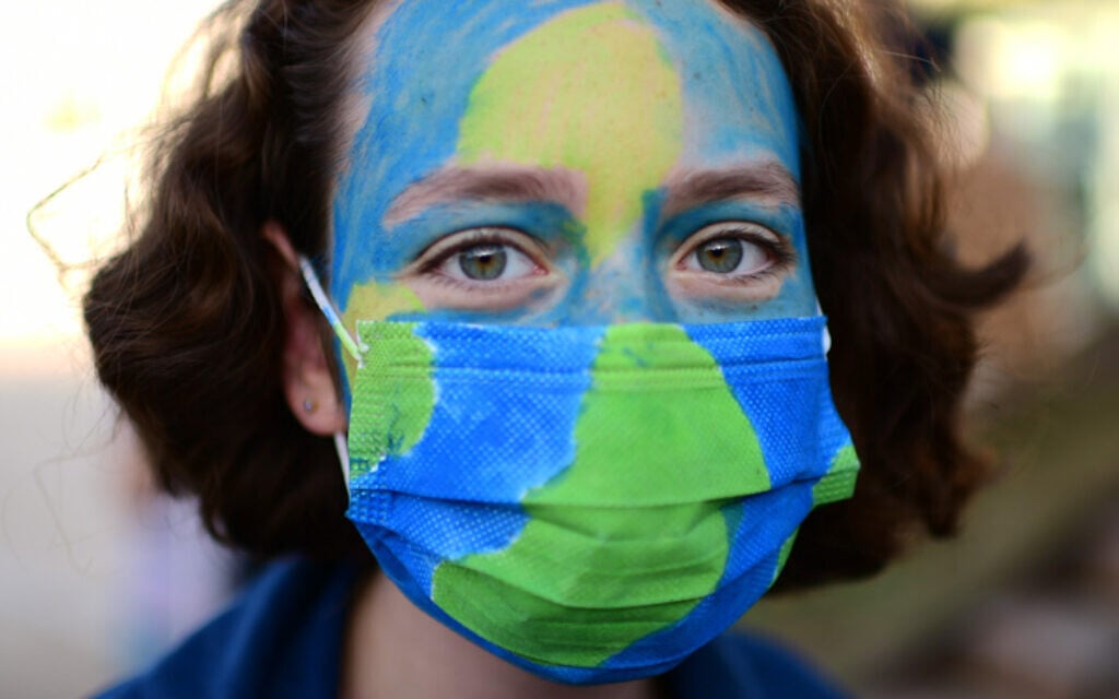 An Israeli attending a rally calling to act against climate change in Tel Aviv, December 20, 2020. (Tomer Neuberg/Flash90) An Israeli attending a rally calling to act against climate change in Tel Aviv, December 20, 2020. (Tomer Neuberg/Flash90)