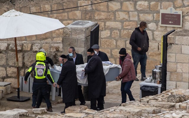 The coffin carrying the late Jewish-American billionaire Sheldon Adelson, is brought to his burial at Mt of Olives, in Jerusalem on January 15, 2021. (Yonatan Sindel/Flash90) The coffin carrying the late Jewish-American billionaire Sheldon Adelson, is brought to his burial at Mt of Olives, in Jerusalem on January 15, 2021. (Yonatan Sindel/Flash90)