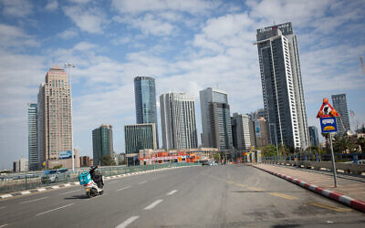 The empty roads of Tel Aviv during a nationwide lockdown, January 16, 2021. (Miriam Alster/FLASH90) The empty roads of Tel Aviv during a nationwide lockdown, January 16, 2021. (Miriam Alster/FLASH90)