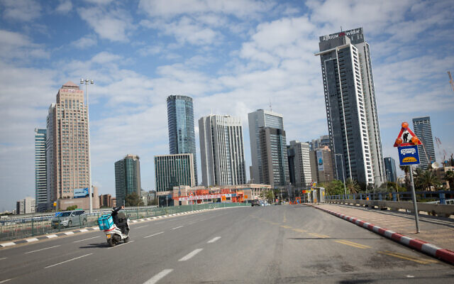 The empty roads of Tel Aviv during a nationwide lockdown, January 16, 2021. (Miriam Alster/FLASH90) The empty roads of Tel Aviv during a nationwide lockdown, January 16, 2021. (Miriam Alster/FLASH90)