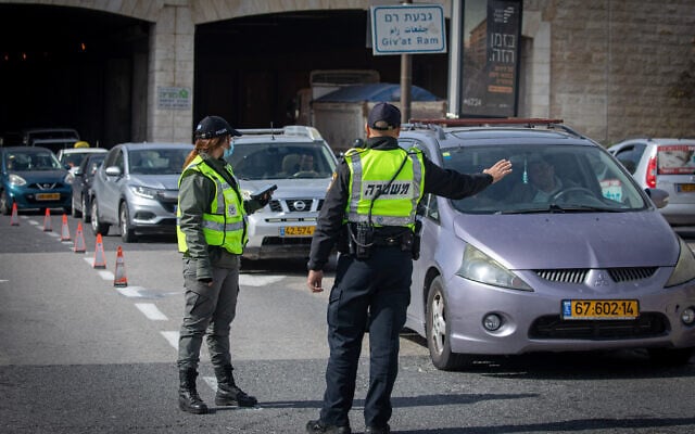 Police at a temporary roadblock in Jerusalem during a nationwide lockdown ordered to prevent the spread of the coronavirus, January 26, 2021. (Olivier Fitoussi/Flash90) Police at a temporary roadblock in Jerusalem during a nationwide lockdown ordered to prevent the spread of the coronavirus, January 26, 2021. (Olivier Fitoussi/Flash90)