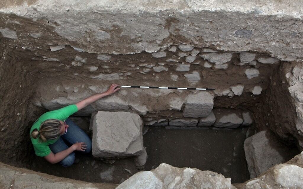 Foundations of a 7th century mosque uncovered in Tiberias. (Hebrew University)