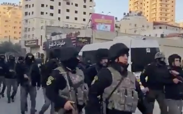 Palestinian Authority security forces enter the East Jerusalem neighborhood of Kafr Aqab following a triple homicide on January 2, 2021 (video screenshot) Palestinian Authority security forces enter the East Jerusalem neighborhood of Kafr Aqab following a triple homicide on January 2, 2021 (video screenshot)