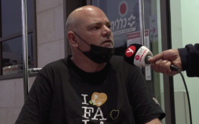 Falafel store owner Ilan Atlan speaks to reporters outside Beilinson Hospital on January 8, 2020. (Screen capture/Ynet)