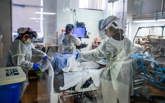 Nurses attend to a COVID-19 patient in the Intensive Care Unit Providence Cedars-Sinai Tarzana Medical Center in Tarzana, California, December 18, 2020.
(Apu Gomes/AFP) Nurses attend to a COVID-19 patient in the Intensive Care Unit Providence Cedars-Sinai Tarzana Medical Center in Tarzana, California, December 18, 2020.
(Apu Gomes/AFP)