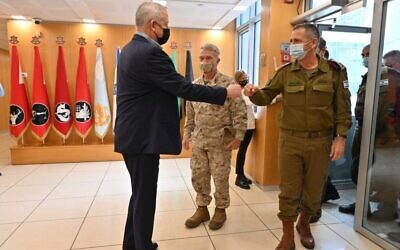 (L-R) Defense Minister Benny Gantz,  Commander of the United States Central Command General Kenneth F. McKenzie, Jr. and IDF Chief of General Staff Lt. Gen. Aviv Kohavi in Tel Aviv on January 29, 2021. (Ariel Hermoni/Defense Ministry)