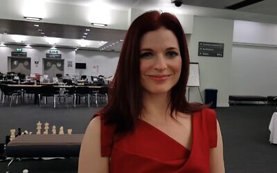 Jennifer Shahade at the London Chess Classic, December 18, 2015. (YouTube screenshot)