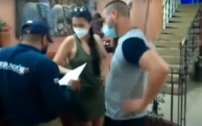 Alleged druglord Sami Brami (R) is detained in Colombia ahead of his extradition to Israel, January 27, 2020 (Screen grab/YouTube)