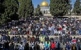 Palestinian Muslims resume praying outside the Dome of the Rock Mosque in Jerusalem's al-Aqsa mosques compound on February 12, 2021, following a 45-day pause due to COVID-19 restrictions. (AHMAD GHARABLI / AFP)