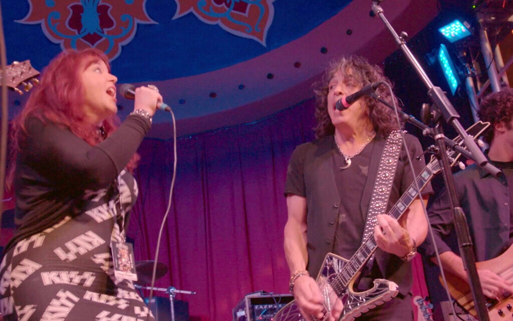 Rock Camp attendee Tammy Fisher and Paul Stanley from KISS perform at the House of Blues in Las Vegas, Nevada, on October 7, 2018. (Courtesy Rock N' Roll Fantasy Camp)