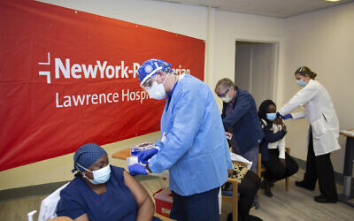 Doctors administer the Pfizer coronavirus vaccine at NewYork-Presbyterian Lawrence Hospital on Friday, Jan. 8, 2021, in Bronxville, New York (AP Photo/Kevin Hagen). Doctors administer the Pfizer coronavirus vaccine at NewYork-Presbyterian Lawrence Hospital on Friday, Jan. 8, 2021, in Bronxville, New York (AP Photo/Kevin Hagen).