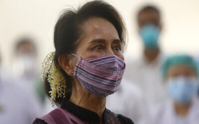 Myanmar leader Aung San Suu Kyi watches the vaccination of health workers at hospital Wednesday, Jan. 27, 2021, in Naypyitaw, Myanmar.  (AP Photo/Aung Shine Oo)