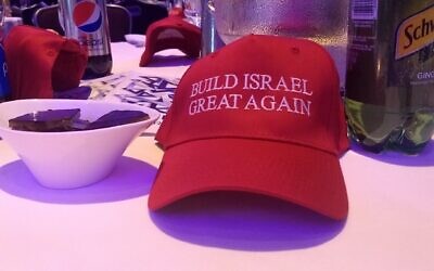 Each table at Young Israel's gala dinner in 2019 was decorated by MAGA-style hats reading "Build Israel great again." (Ben Sales/JTA)