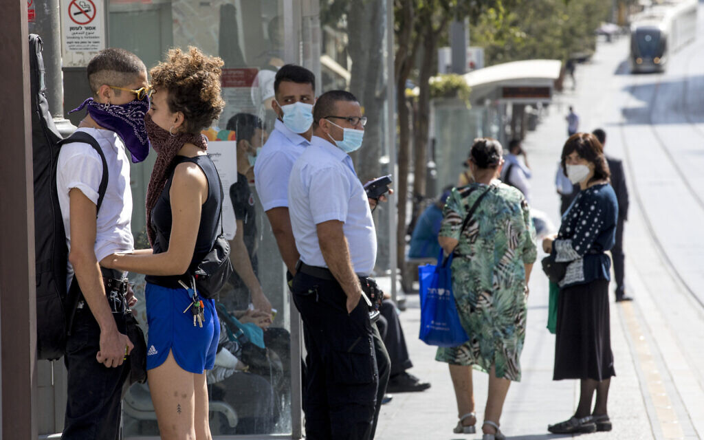 Couple kissing at the light rail station on Jaffa Street in downtown Jerusalem on October 11, 2020 (Courtesy Nati Shohat/Flash 90) Couple kissing at the light rail station on Jaffa Street in downtown Jerusalem on October 11, 2020 (Courtesy Nati Shohat/Flash 90)