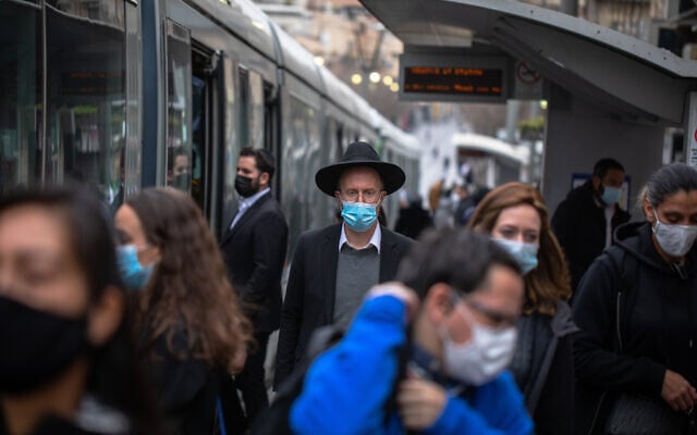 Jerusalemites on Jaffa street on January 13, 2021. (Olivier Fitoussi/Flash90) Jerusalemites on Jaffa street on January 13, 2021. (Olivier Fitoussi/Flash90)