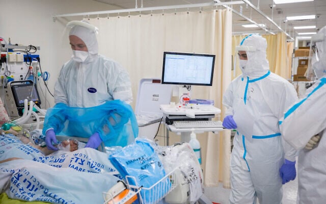 Shaare Zedek hospital team members wearing safety gear as they work in the coronavirus ward on January 27 (Olivier Fitoussi/Flash90) Shaare Zedek hospital team members wearing safety gear as they work in the coronavirus ward on January 27 (Olivier Fitoussi/Flash90)