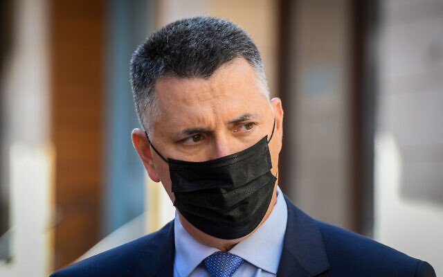 Gideon Sa'ar, head of the New Hope political party, seen during an election campaign tour in Ra'anana, February 8, 2021. (Flash90) Gideon Sa'ar, head of the New Hope political party, seen during an election campaign tour in Ra'anana, February 8, 2021. (Flash90)