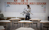 Vered Brosh, the school principal, arranges the class for reopening at "Israeli school Beit Hakerem" in Jerusalem on February 10, 2021. (Yonatan Sindel/Flash90)