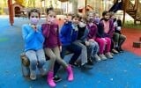 Students wearing face masks return to school at Gabrieli Carmel School in Tel Aviv on February 11, 2021. (Avshalom Sassoni/Flash90)