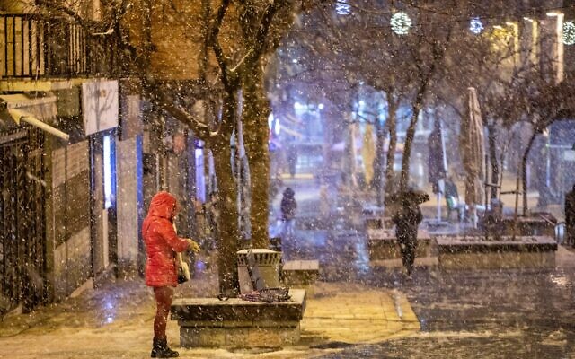 Downtown Jerusalem during a snow storm on February 17, 2021. (Yonatan Sindel/Flash90) Downtown Jerusalem during a snow storm on February 17, 2021. (Yonatan Sindel/Flash90)