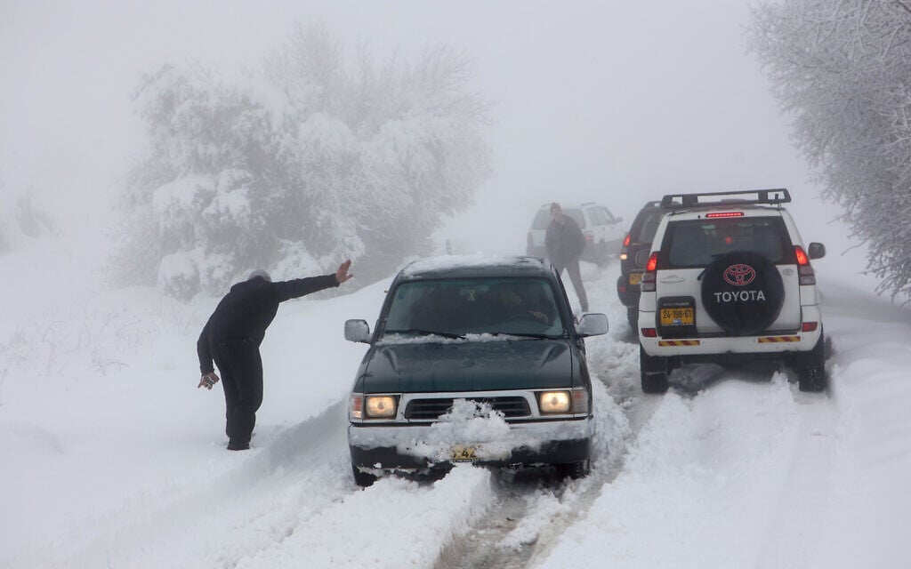 Heavy snow in the Northern Golan Heights, on February 18, 2021 (Maor Kinsbursky/Flash90)