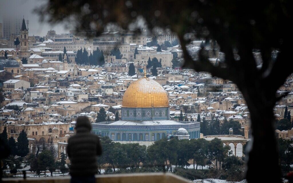 View of the snow covered Dome ot the Rock in Jerusalem's Old CIty, as seen from the Mount of Olives, on February 18, 2021. (Yonatan Sindel/Flash90)