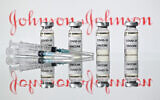 Vials with COVID-19 vaccine stickers attached and syringes with the logo of US pharmaceutical company Johnson & Johnson in London, November 17, 2020.
(JUSTIN TALLIS / AFP)
